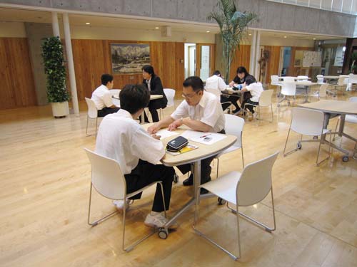 増える朝学習! <br />時間を上手に使って学習する生徒たち。
