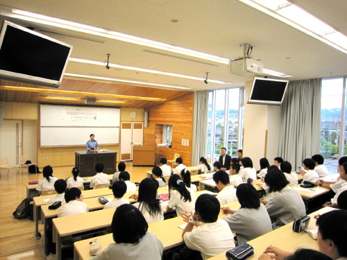 携帯電話マナーの講習会を実施しました。