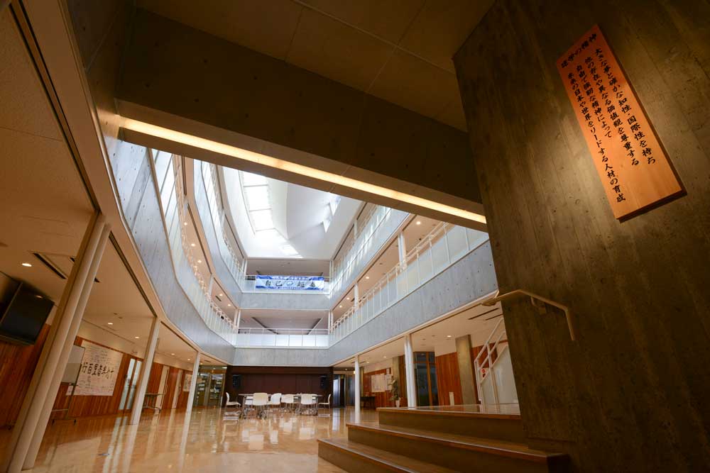 建学の精神