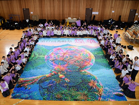 【秀峰祭ブログvol.11】17期生、力を合わせて完成！巨大モザイクアート